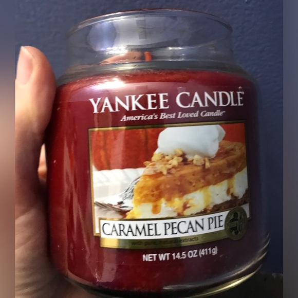 NEW caramel pecan pie candle - Picture 3 of 3